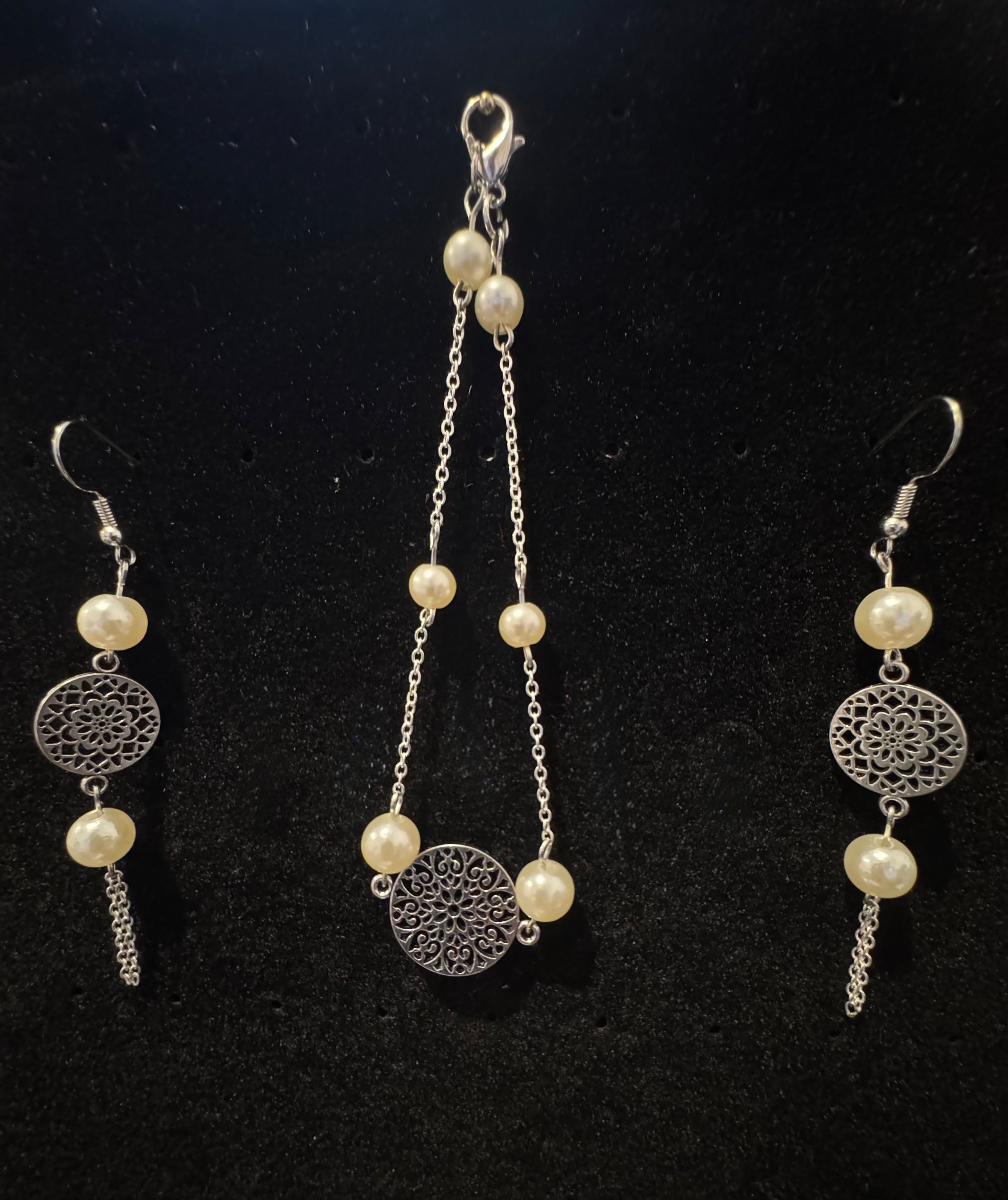Bracelet & earrings