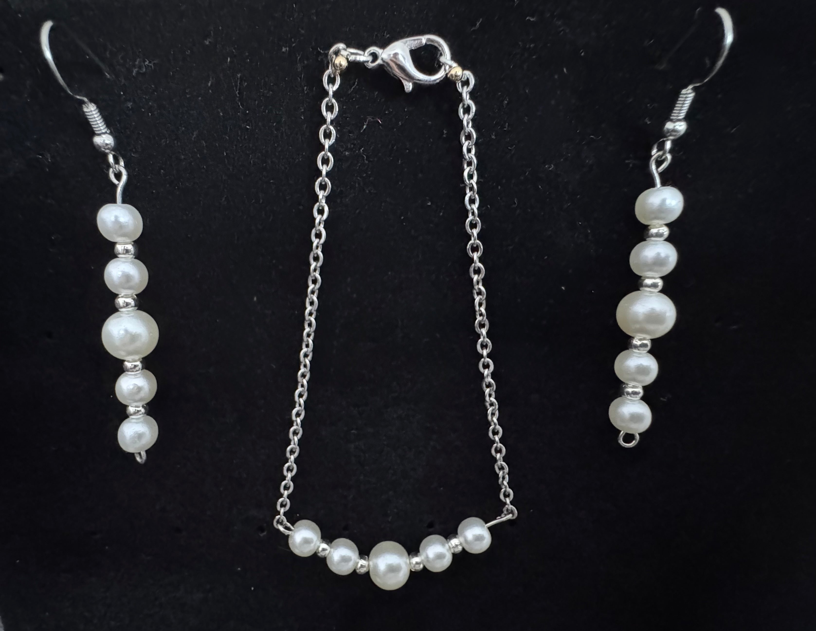 Bracelet & earrings